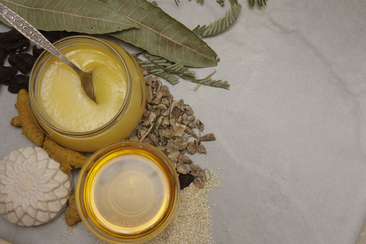 about-us-01 A top-view of natural ingredients including honey, herbs, and leaves, perfect for healthy lifestyle themes.